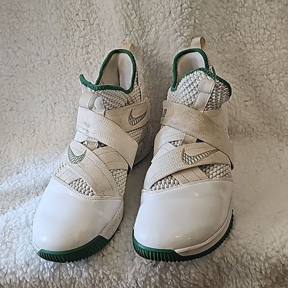 White and green nikes - Picture 2 of 8